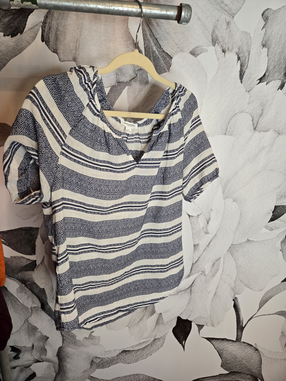 🍓beachlunchlounge Navy and White Striped V-Neck Blouse